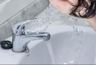 아침 얼굴 붓기 빠르게 빼는 법 4가지