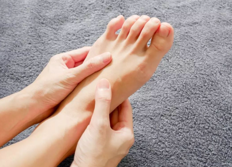 손발 붓기 원인 생활 속 붓기가 나타나는 이유는?